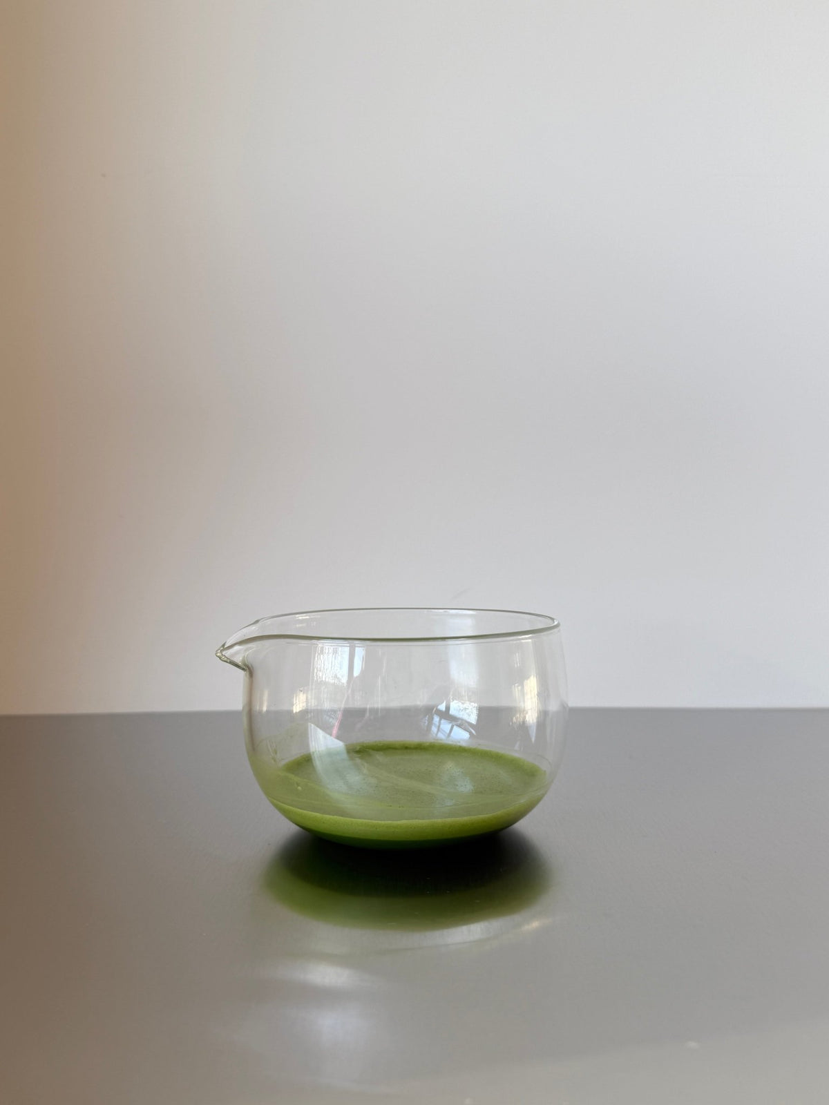 The Glass Set (Bowl + Whiskholder) | Ceremonial Grade A Matcha från Japan – Monday Matcha